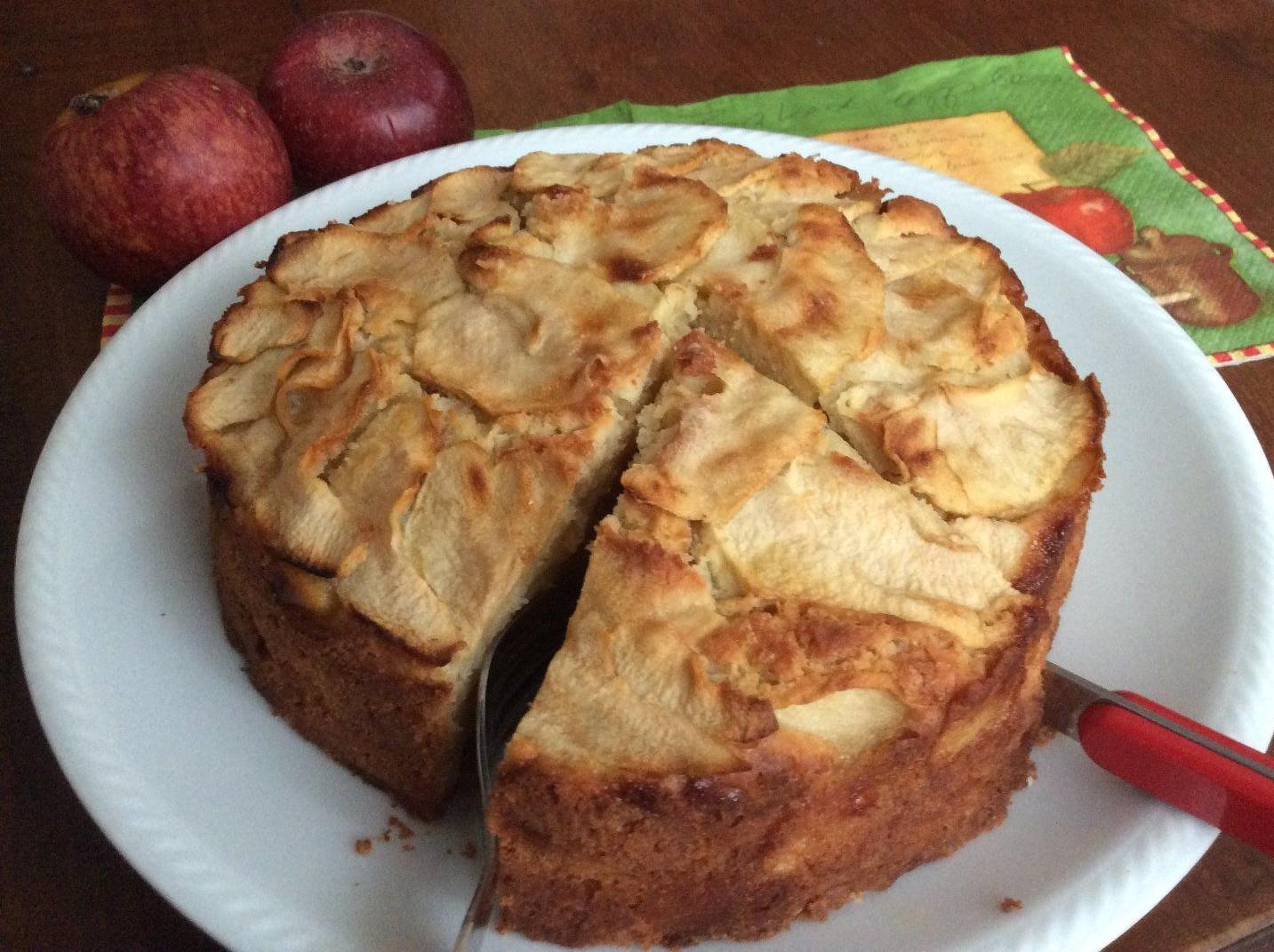 Torta di mele con farina di cocco e mandorle